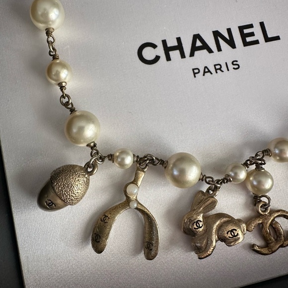 Vintage CHANEL Fall Botanical Pearl Charm Choker Rare Goldtone ✨ 🐰🍂 - Picture 9 of 10